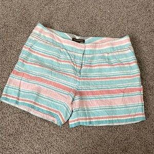 Tommy Bahama Women’s Linen Shorts striped size 12 💯 % cotton 💕